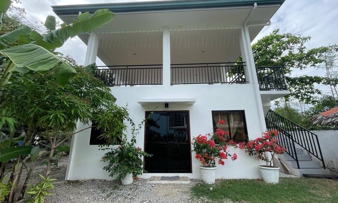 Suba Basbas House | House for 2 guests with large garden and private pool use near to beach resorts