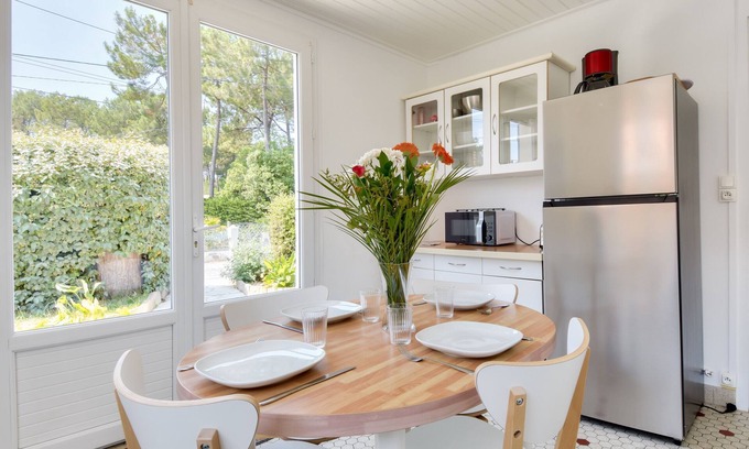 La Barre-de-Monts Ski Chalet | House for 5 between beach and forest
