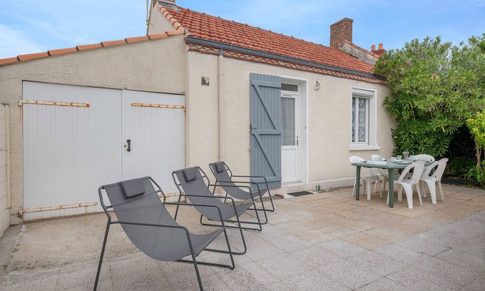 La Bernerie-en-Retz Ski Chalet | House for 5 people, 350m from the beach.