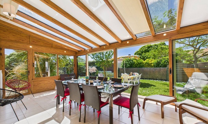 Longeville-sur-Mer Ski Chalet | House for 8 - 5min from the beach - garden & veranda