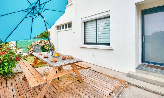 Plobannalec-Lesconil Ski Chalet | House for 6, Lesconil port and beach
