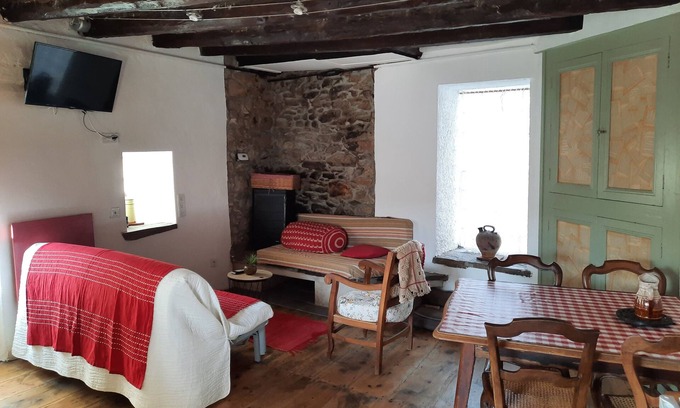 Saint-Pierre-dels-Forcats House | House in the heart of the village