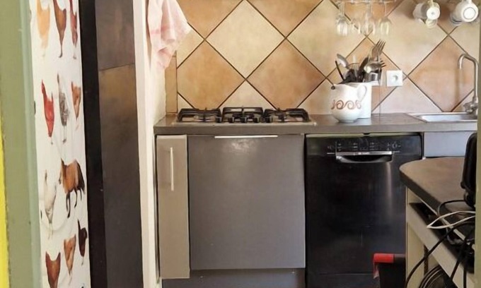 Le Mesnil-le-Roi Apartment | House ground floor garden /terrace/Paris 18' RER"A" TO Maison Laffitte- 4 pers