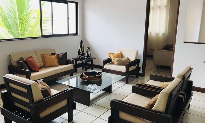 Piata House | House in a gated community, close to Piatã beach.