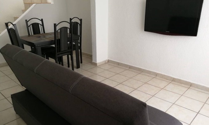 S.M. 57 House | House in Cancún, 15min by car to the beach and airport with security 24hrs.