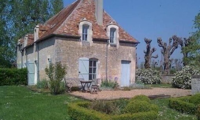 Saint-Pierre-du-Jonquet Cottage | House In Site Listed Historic Monuments In Saint Pierre du Jonquet