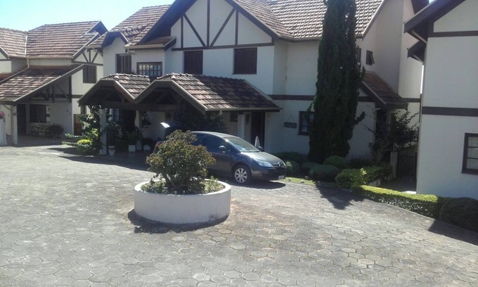 Serra Negra House | House in gated community