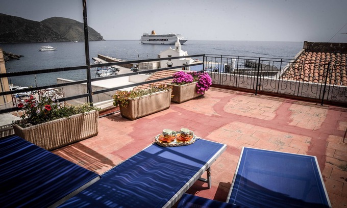 Lipari Historic Centre House | House in Lipari center with sea view