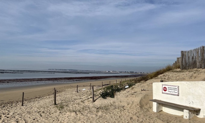 La Gueriniere House | House in private wooded village with direct beach access