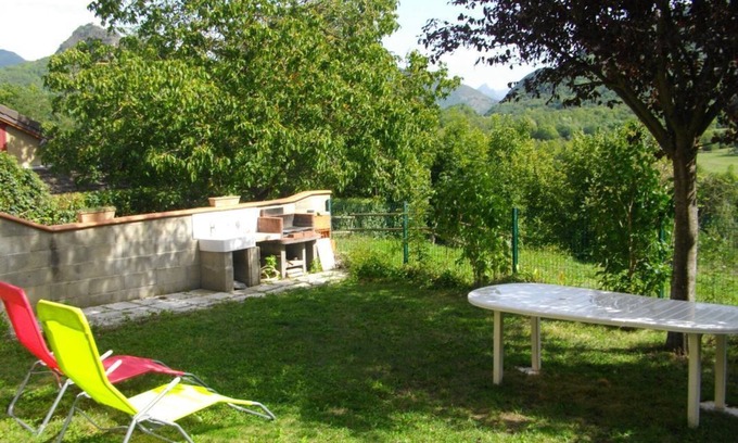 Vebre House | House in small mountain village by the river
