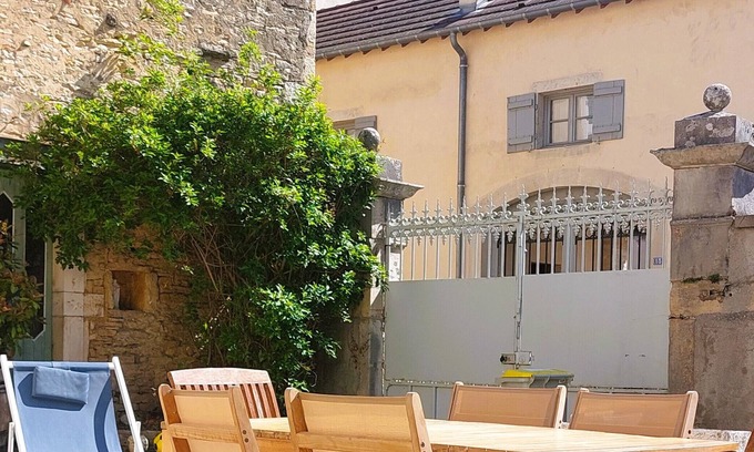 Monthelie House | House in the heart of a village on the wine route