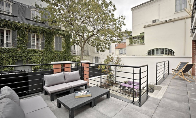 15th Arrondissement House | House in the heart of the 15th district in a private cul-de-sac 5 minutes from the metro, gym