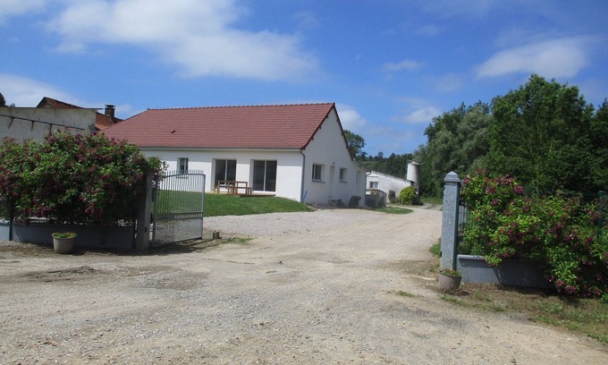 Hesmond House | House in the hollow of the Embryenne valley.
