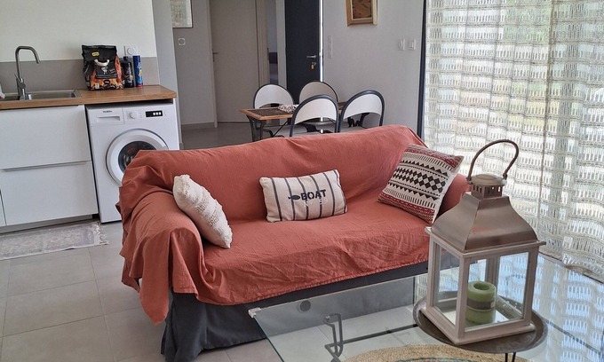La Peyrade House | House in the middle of vineyards with large garden .pets welcome