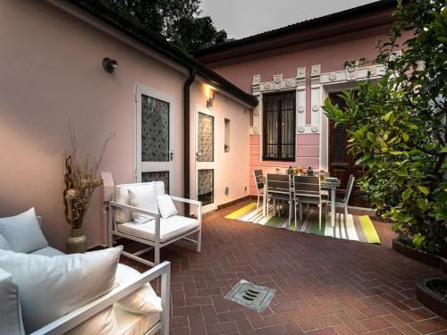 Viareggio Villa | House in Viareggio near the Beach