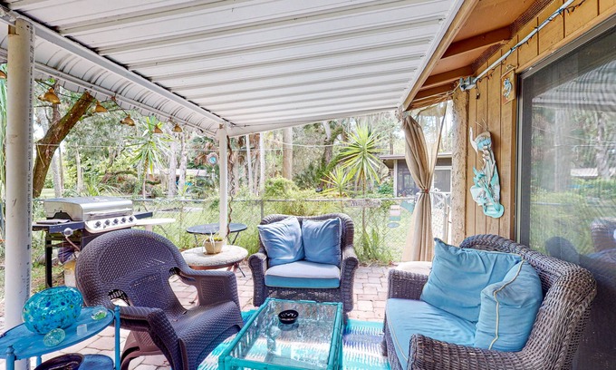 Weeki Wachee Gardens House | House in Weeki Wachee with kayaks, dock access, & bikes