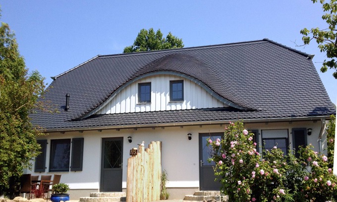 Kaltenhof House | House LEE - 500 meters from the beach, you can hear the Baltic Sea waves here.