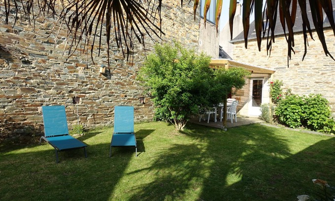 Lannion House | House Lannion, quiet, enclosed garden, near sea.
