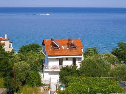 Koinira Apartment | House Mantesos