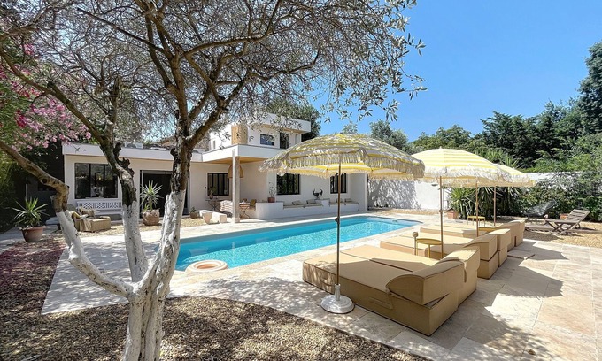 Arles House | House N8 Arles - 5mns from the center, seasonal rental in a relaxing setting!
