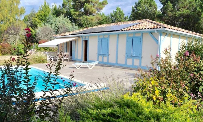 Sainte-Eulalie-en-Born House | House near the lake and the ocean, bordered by the forest; swimming pool 8m by 4m