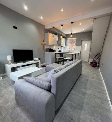 Everton House | House Near Anfield - 10 Min Walk - Free Parking