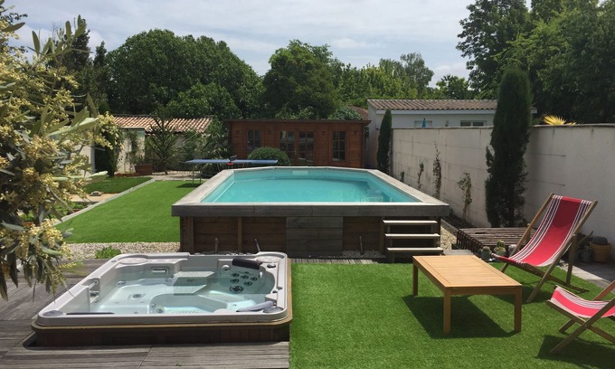 Bruges House | House near Bordeaux near Bassin Arcachon swimming pool SPA garden