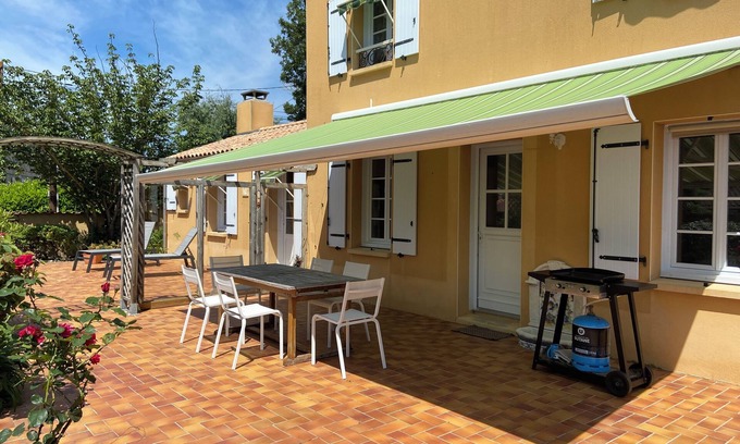 Brem Sur Mer House | House near sea south exposed Provencale style