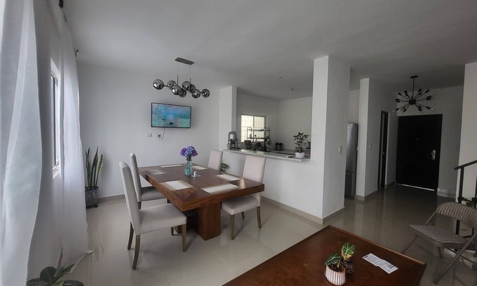 Apodaca House | House near the airport