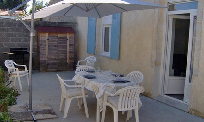 Fouras House | House of 42m² with terrace and garden furniture, chairs, barbecue