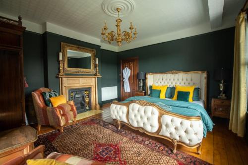 Newcastle Emlyn House | House of Brohedyn