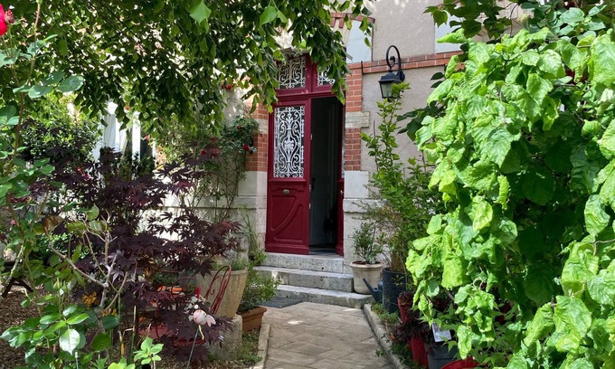 Blois House | HOUSE OF CHARACTER IDEALLY PLACE CENTER TOWN