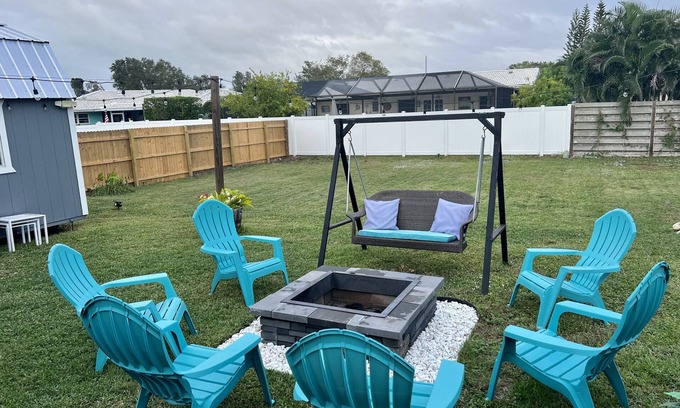 Gulf Gate Estates House | House of Fun, 5 Minutes from the Beach!