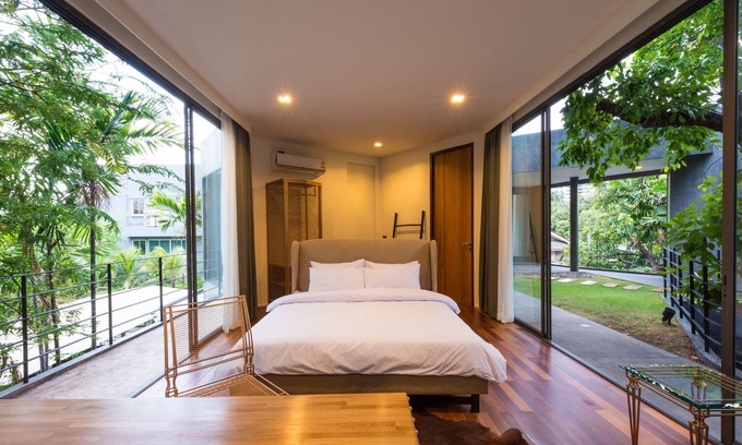 Khlong Tan House | House of Grey - Luxury Pool Villa