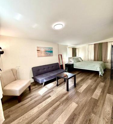 West Park Apartment | House of Hollywood - entire unit, centrally located, free parking