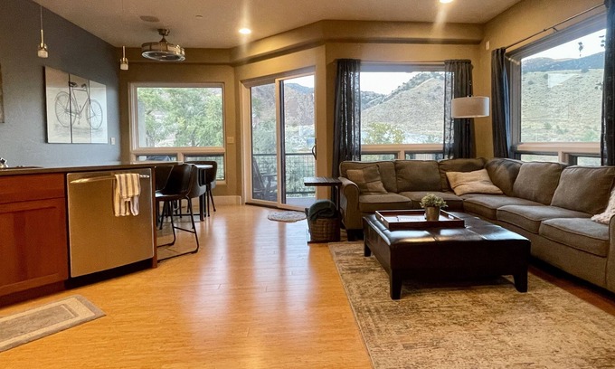 Salida Condo | House Of Joy, ON THE RIVER!