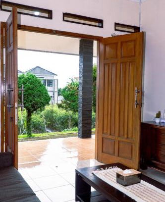 Lembang Villa | House of Manoko