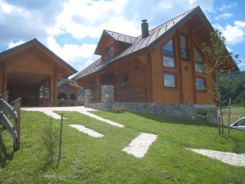 Bostanj Ski Chalet | House of Nature Tajhte