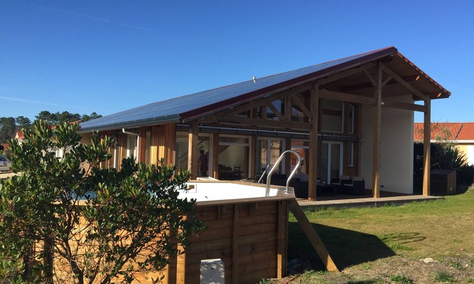 Bias House | House of Positive Architect 5 minutes from Especier beach