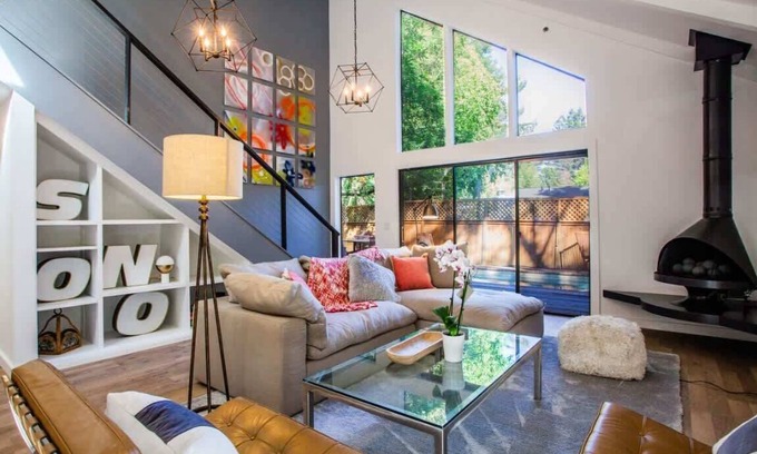 Sonoma House | House on Broadway at the Plaza!