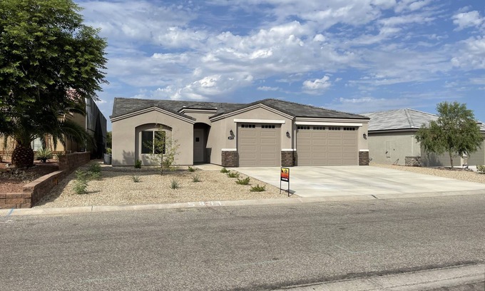 Fort Mohave House | House on Lake and Huukan Golf Course