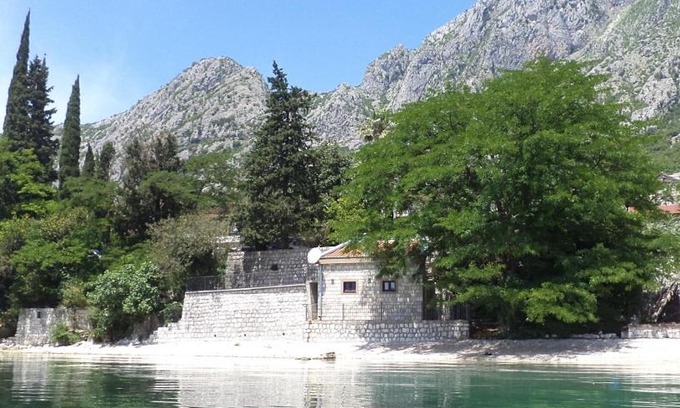 Orahovac House | House on the beach