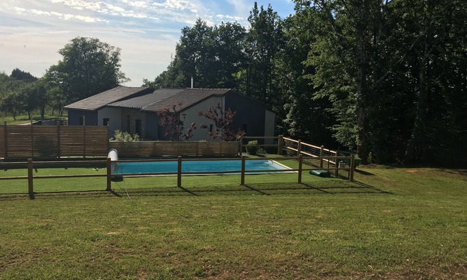 Le Roc House | House on the heights of ROC with swimming pool