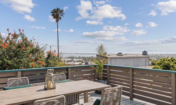 Bay Park House | House on the Hill - charming house with beautiful views