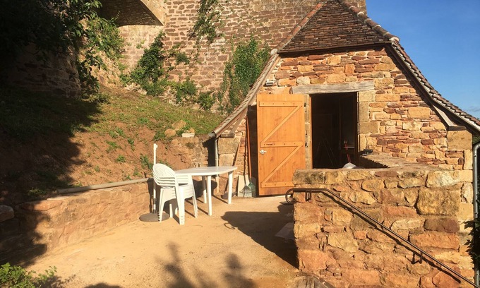 Prudhomat House | House on the ramparts, at the foot of Castelnau castle