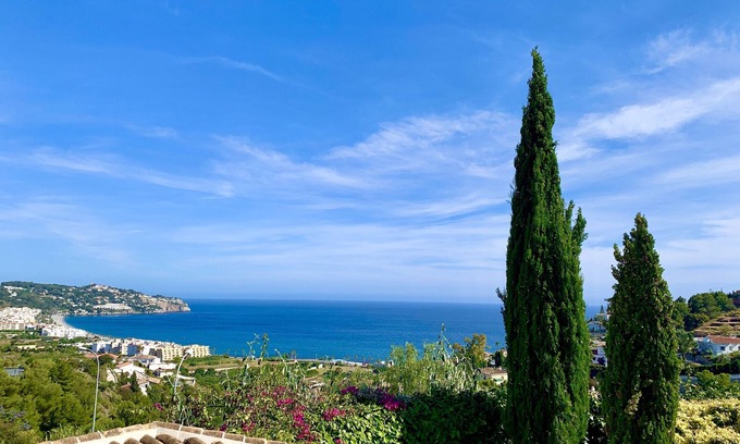 Almunecar House | House overlooking the Bay of La Herradura and optional naturist pool. Relax.