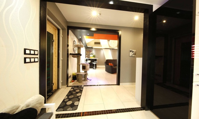 Quartier Saint-Leon House | House-Oversized-Ensuite-City view