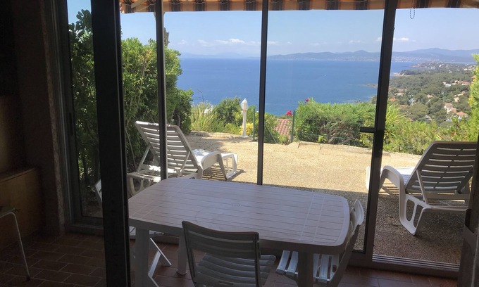 Le Dramont House | House, panoramic sea view, 100 metres from the beach, swimming pool in the development