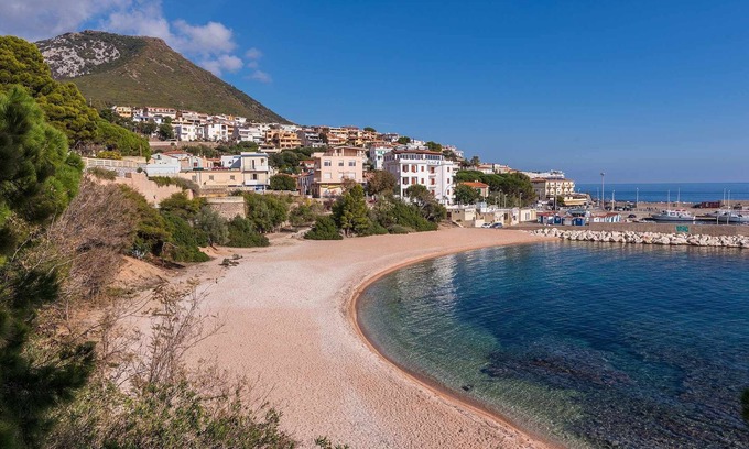 Cala Gonone Apartment | HOUSE POET: spacious ground floor apartment