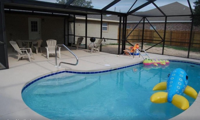 Kiska Beach Villa | HOUSE Private Pool WALK TO BEACH Golf Cart Rental